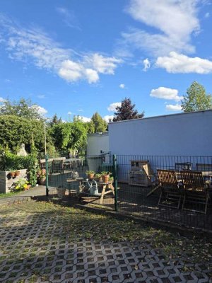 Möbilierte seniorenfreundliche 1-Zimmer-EG-Wohnung mit Terasse
