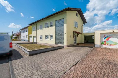 EG Wohnung mit Garage und großem Gartenanteil !!