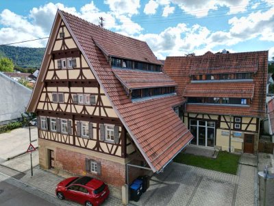 Wohnen mit Flair - Exklusive 3,5 Zimmer Wohnung