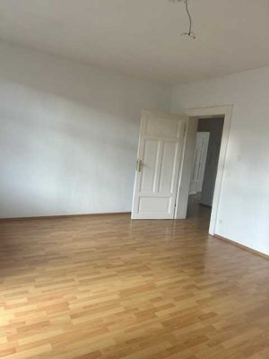 Helle 3-Zimmer Wohnung mit großem Balkon