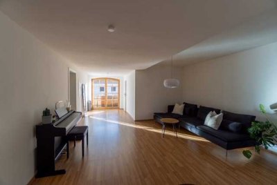 Geschmackvolle, neuwertige 2-Raum-Wohnung mit Balkon und EBK in Rott am Inn