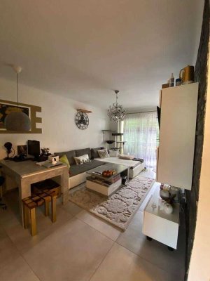 Geschmackvolle, modernisierte 2-Zimmer-Wohnung mit geh. Innenausstattung mit EBK