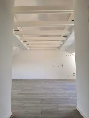 Sonnige 4-Zimmer Dachgeschosswohnung mit Dachterrasse