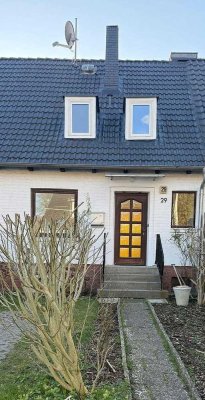 Charmantes Reihenmittelhaus mit Potenzial in Hamburg-Iserbrook