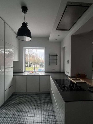 Traumhaus mit Pool in Köln-Rodenkirchen