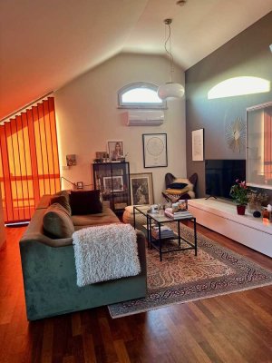 Exklusive möblierte 2,5-Zimmer-DG-Wohnung mit Klimaanlage für kurz- oder langfristig