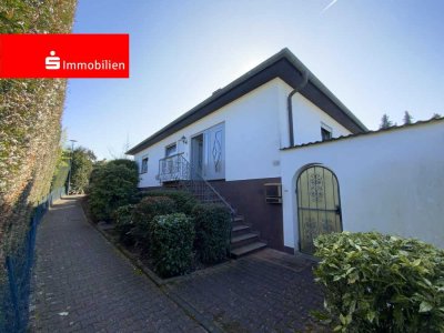 Walmdachbungalow - Einliegerwohnung möglich - Außenpool - Ortsteil Lochseif