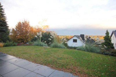 Moderne Terrassenwohnung mit 135 m², Einbauküche und großem Garten