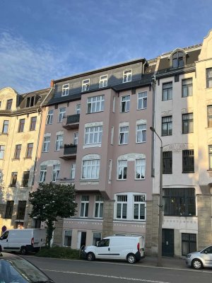 Renovierte 4-Zimmer-Wohnung mit Balkon zum innenhof im 3. OG in Plauen.
