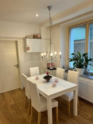 Geräumige Altstadtwohnung, saniert, ruhig, eigener Hauseingang fussläufig zur Altstadt