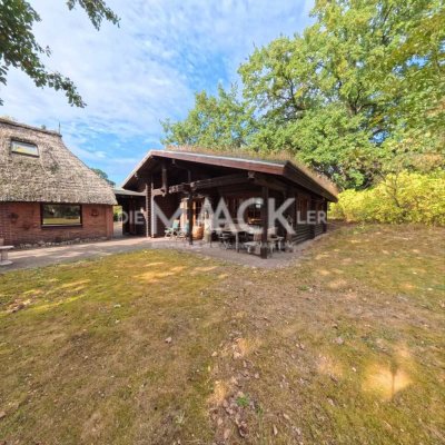 Haus im Grünen: Blockhaus mit großem Garten und sanierungsbedürftigem Altbestand