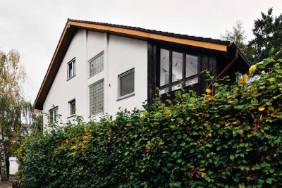 Halbes Mehrfamilienhaus: 4 Zimmerwohnung im 1. OG + 2 Zimmer-ELW im DG - zur Teilvermietung geeignet