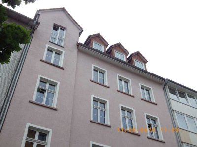 Attraktive DG-Maisonette-Wohnung in gepflegtem Altbau in zentraler Innenstadtlage