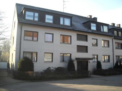 frisch renovierte 1 1/2 Zimmer Dachgeschosswohnung in ruhiger Wohnlage nähe Norsternpark