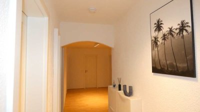 Möblierte 3,5-Zimmer-Wohnung mit 2 Balkons in Augsburg