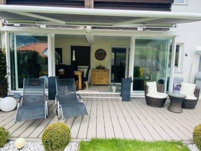 Traumhafte, vollrenovierte Erdgeschosswohnung mit Wintergarten,Sonnenterasse und uneinsehbarem Garten