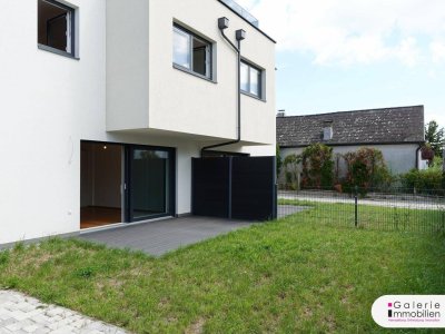 Erstbezug: Sehr schöne, helle und ruhige Doppelhaushälfte (links) mit 4 Zimmern, Eigengarten und Panoramablick-Dachterrasse!