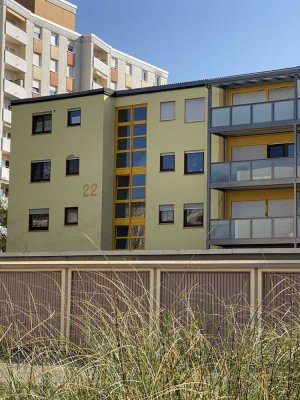 Neuwertige, möblierte 1-Zimmer-Dachgeschosswohnung mit Einbauküche und Blick ins Grüne!