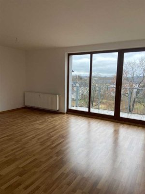 vermietet: 3-Zimmer im DG mit Laminat, Balkon, Bad mit Wanne und Dusche!