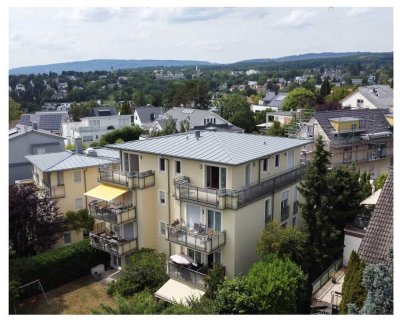 Lichtdurchflutete, sehr ruhige 3-Zimmer Penthouse-Wohnung mit Blick über Wiesbaden