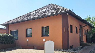 Mediterranes Familienidyll mit Stil - Exklusives Einfamilienhaus mit separatem Bürotrakt
