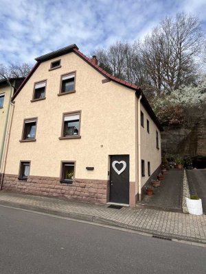 Schönes 1-2 Familienhaus mit separatem Grundstück in Thaleischweiler zu verkaufen!