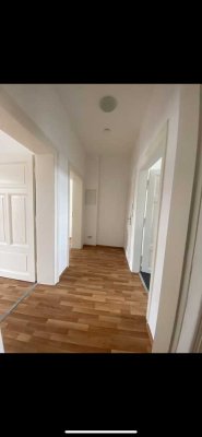 Neuwertige Wohnung mit drei Zimmern und EBK in Offenbach am Main