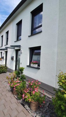 Modern & gemütlich: Reihenhaus mit Garten in ruhiger Lage