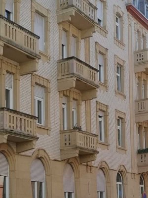 Exklusive 2 Zimmer-Wohnung mit Balkon,  Holzdielen u.v.m.