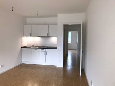 Frei ab 01.07. * Kleine 2-RW mit EBK + Terrasse und mehr! *