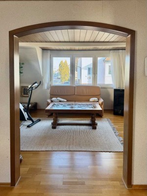 Geräumige 6-Zimmer-Wohnung mit Balkon in Denkendorf