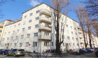 Altbau mit Süd-Balkon 2-ZKDB Erstbezug nach Renovierung