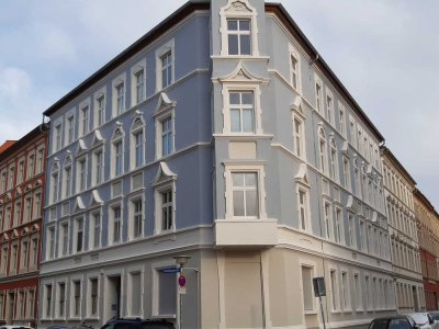 Sonnige 2 Zimmer Wohnung mit repräsentativen Erkerzimmer
