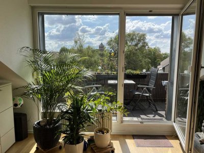 Vollmöblierte,  2-Zi.-DG-Wohnung,  Südbalkon,  Nähe Schmölderpark, EBK & Stellplatz incl.