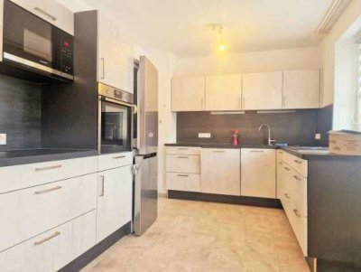 Stilvolle 5-Zimmer-Wohnung auf 2 Etagen mit gehobener Innenausstattung mit Einbauküche