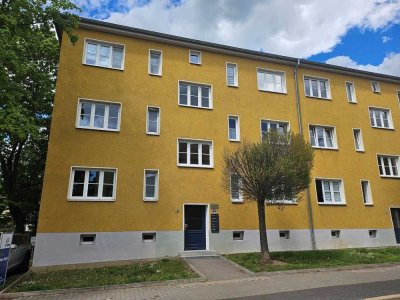 Schöne 2-Raum-Wohnung im Grünen: EG, mit Tageslichtbad und Balkon