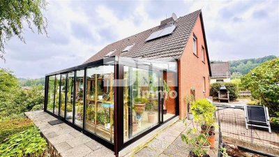 Modernisiertes Einfamilienhaus mit Einliegerwohnung, Wintergarten, Sauna und 2 Garagen