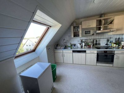 Großzügige DG 3-Zimmer-Wohnung