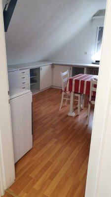 Schöne, ruhige voll möblierte Dachgeschosswohnung – 40 m² – sofort bezugsbereit