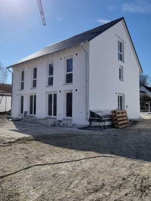 Angebot STADTHAUS: Ruhig gelegene Doppelhaushälfte in Maisach