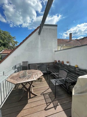 Sonnige Dachterrasse und Altbau-Charme in zentraler Lage von Heidelberg!