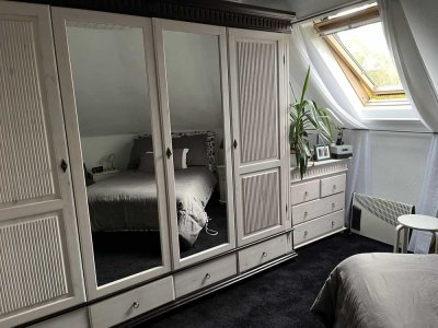 Gut aufgeteilte, gepflegte, helle, 3 Zimmerwohnung mit Küche, sofort bezugsfrei