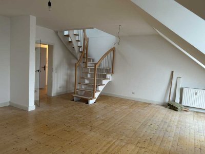 Ruhige 5-Zimmer Dachgeschosswohnung mit Balkon und Galeriegeschoß in Sankt Augustin-Hangelar