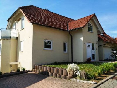 Einfamilienhaus mit Einliegerwohnung 
im bevorzugten Wohngebiet "Kirchberg"