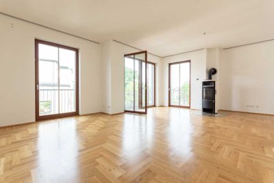 Sonnige & hochwertige 4 Zimmer mit drei Balkonen | Kamin | Parkett | Fußbodenheizung | Aufzug