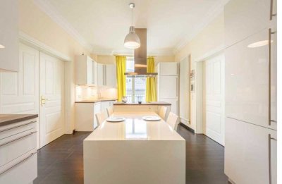 Provisionsfrei: Luxuriöse, kernsanierte 4-Zi-Stilaltbauwohnung im Westend, Aufzug, Klimaanlage, EBK