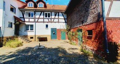 Viel Platz, viel Potenzial – Fachwerkhaus mit Scheune und Bachgrundstück