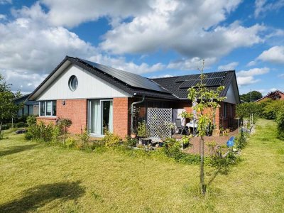 Nachhaltigkeit trifft Design – Moderner Bungalow mit Selbstversorgerpotenzial