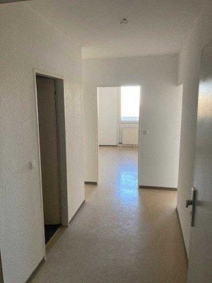 Gut geschnittene 2-Zimmer-Wohnung mit Balkon zu vermieten!