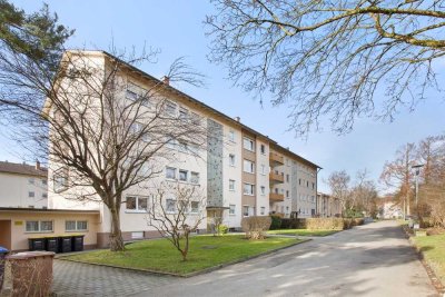 Helle und sehr gepflegte 4-Zimmer- Wohnung mit weitläufigem Balkon.